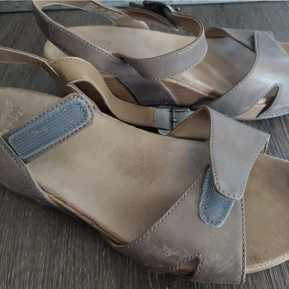 DANSKO LAURIE BURNISHED CALF STONE LEATHER SANDAL 39 WEDGE CASUAL VACATION